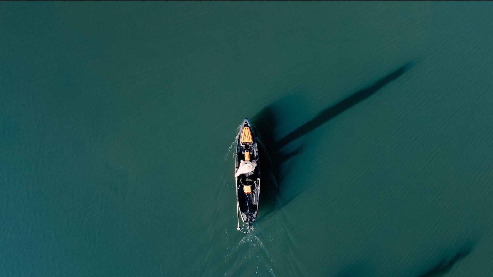 Caiaque motorizado com suporte personalizado (4)